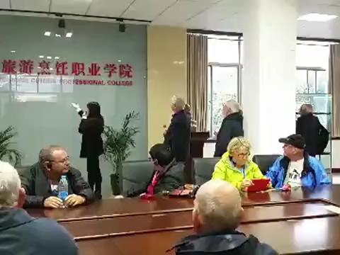 国际友人来开云kaiyun网页版参观交流