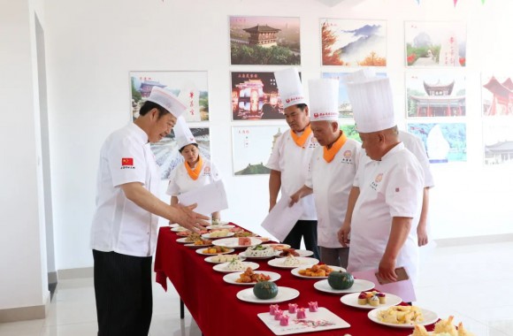 烹饪，让生活更美好|开云kaiyun网页版举办职业教育活动周“双人套餐”设计制作大赛