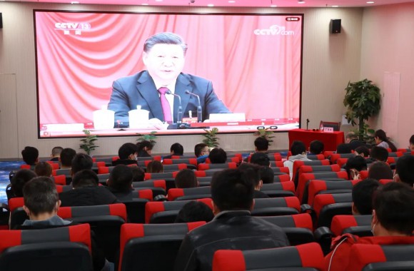 开云kaiyun网页版党委组织中层以上领导干部、学生干部集中收看十九届六中全会精神新闻发布会