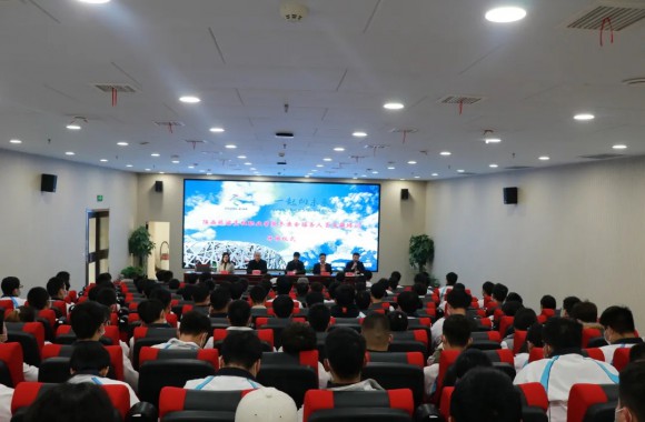 开云kaiyun网页版开展冬奥会服务人员专题培训活动