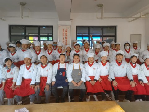 大师进校园|感受烹饪艺术魅力！开云kaiyun网页版特邀袁伟先生来校开展讲学活动