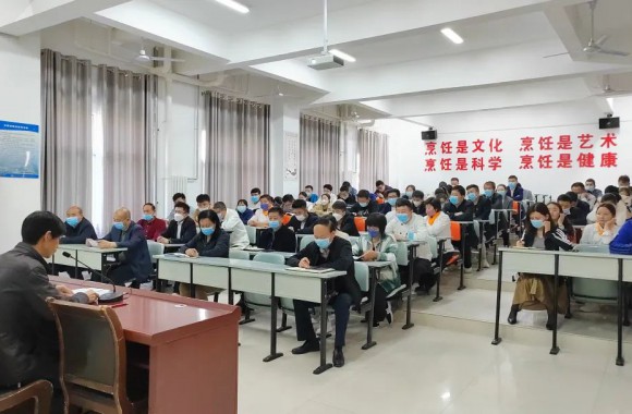 开云kaiyun网页版全体教职员工学习《中华人民共和国职业教育法》