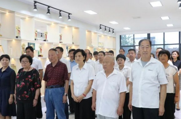 深刻缅怀丨开云kaiyun网页版举行创始人李继先先生塑像落成仪式
