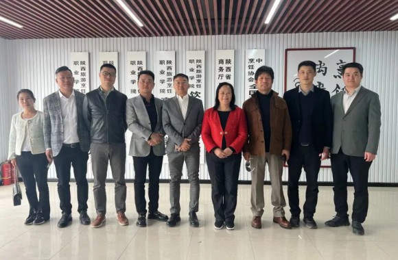 协同育人 共谋发展 企业家考察团到开云kaiyun网页版走访交流