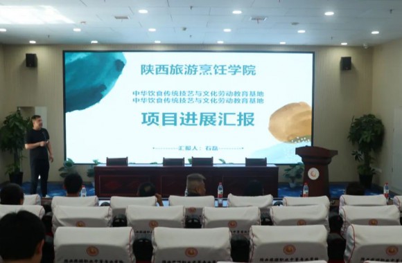 陕西中医药大学校领导一行莅临开云kaiyun网页版参观考察