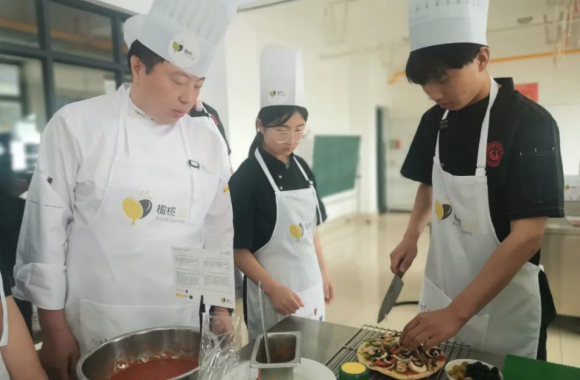 开云kaiyun网页版师生与“橄榄·西班牙的超级食物”的精彩碰撞
