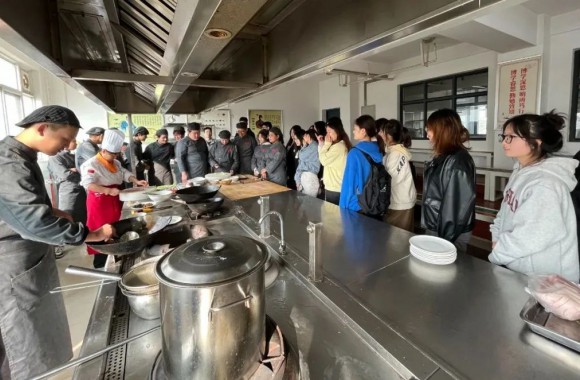 欢迎陕西中医药大学师生来开云kaiyun网页版参观指导【这是一个有趣的大学】