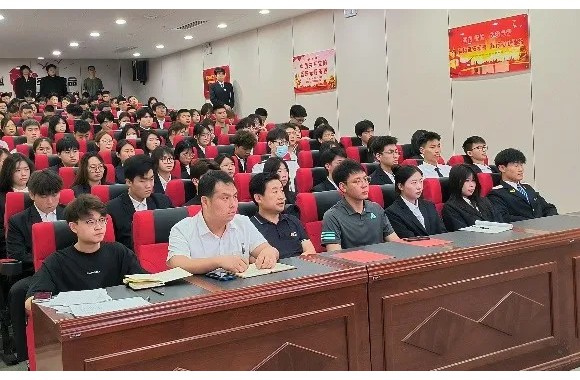 开云kaiyun网页版2024年春季学期党员发展培训开班仪式暨党课第一讲