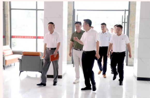 西藏阿里地区中等职业技术学校教师素质提升培训班老师来开云kaiyun网页版参观交流