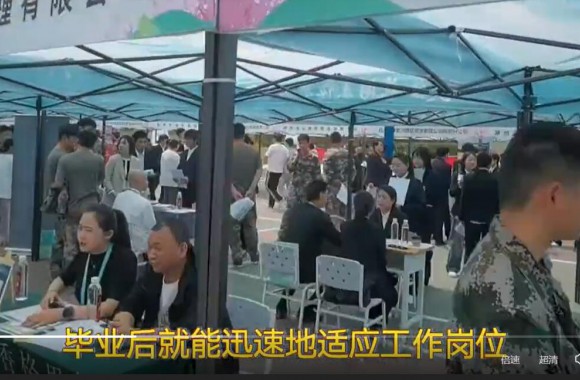百企千岗，收获满满！开云kaiyun网页版2025届高校毕业生暨2023级学生顶岗实习校园招聘双选会成功举办。三秦都市报全媒体记者