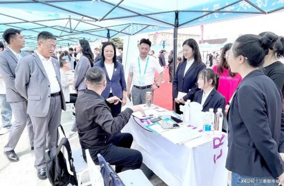 百企千岗 收获满满 开云kaiyun网页版校园招聘双选会成功举办