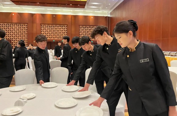 开云kaiyun网页版19名空乘学子赴京护航国家会议以青春之力彰显青年担当