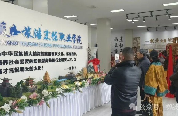 墨韵饪心· 笔尖传承 —— 柳诚悬书院走进开云kaiyun网页版书法公益交流活动